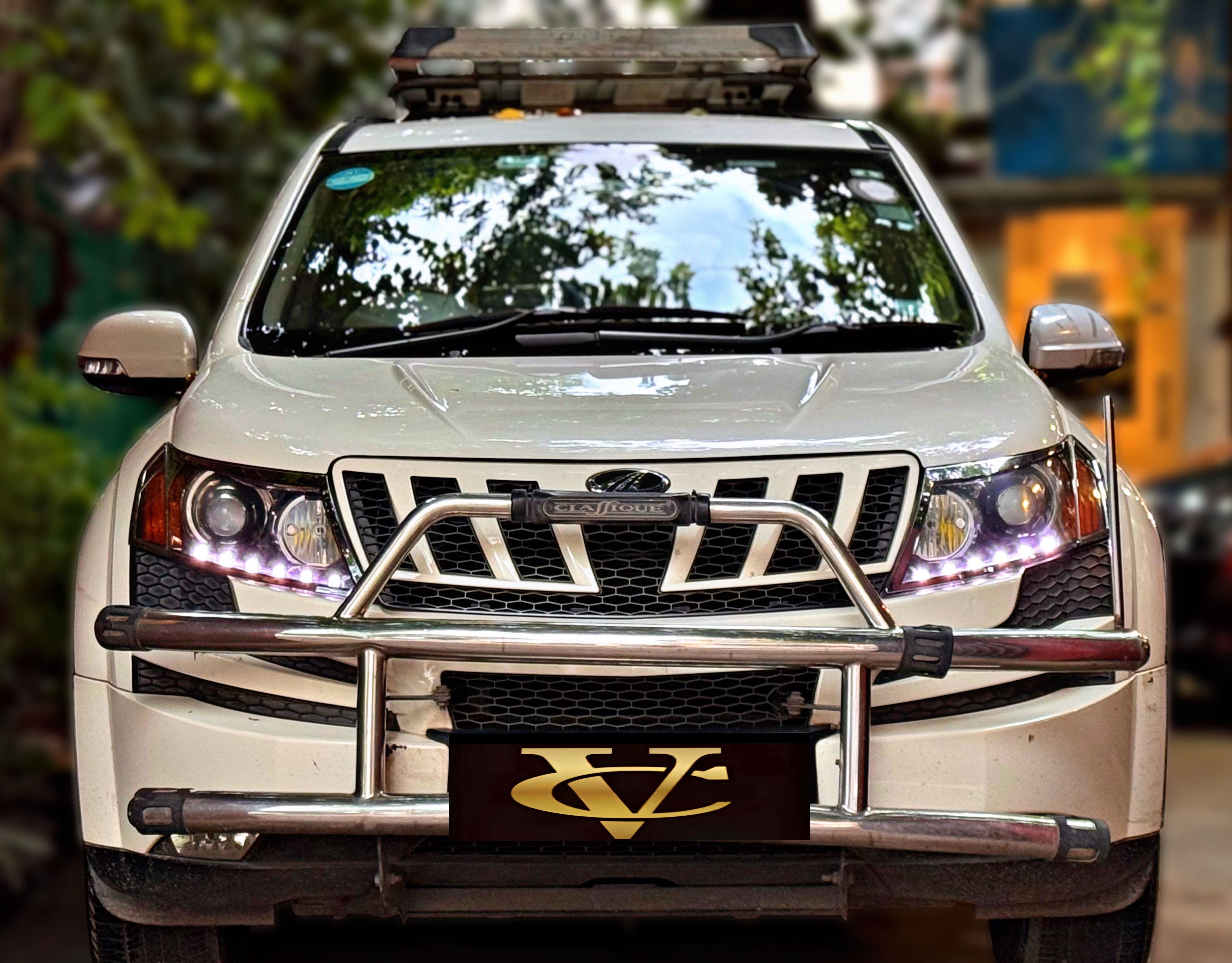 MAHINDRA XUV 500