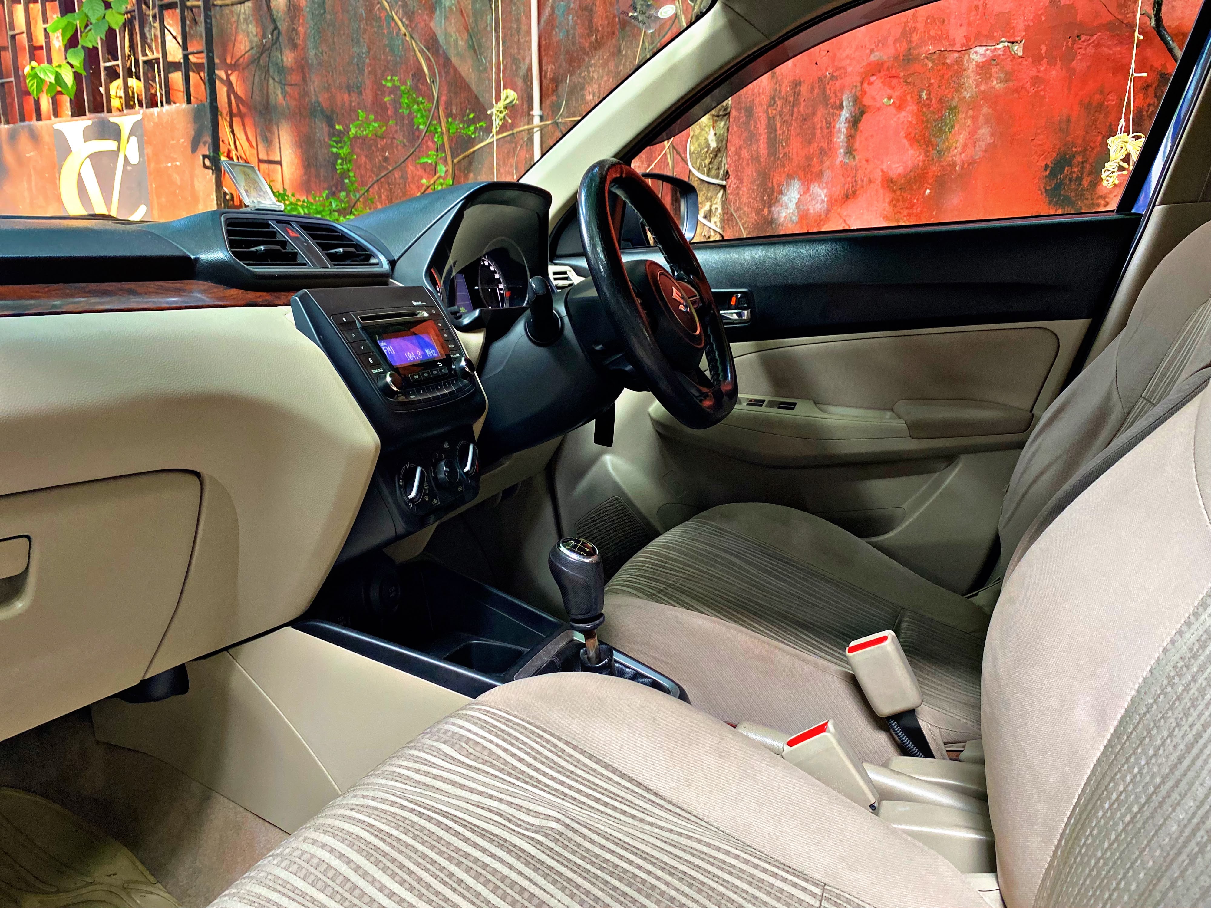 MARUTI SUZUKI SWIFT DZIRE (VDI)