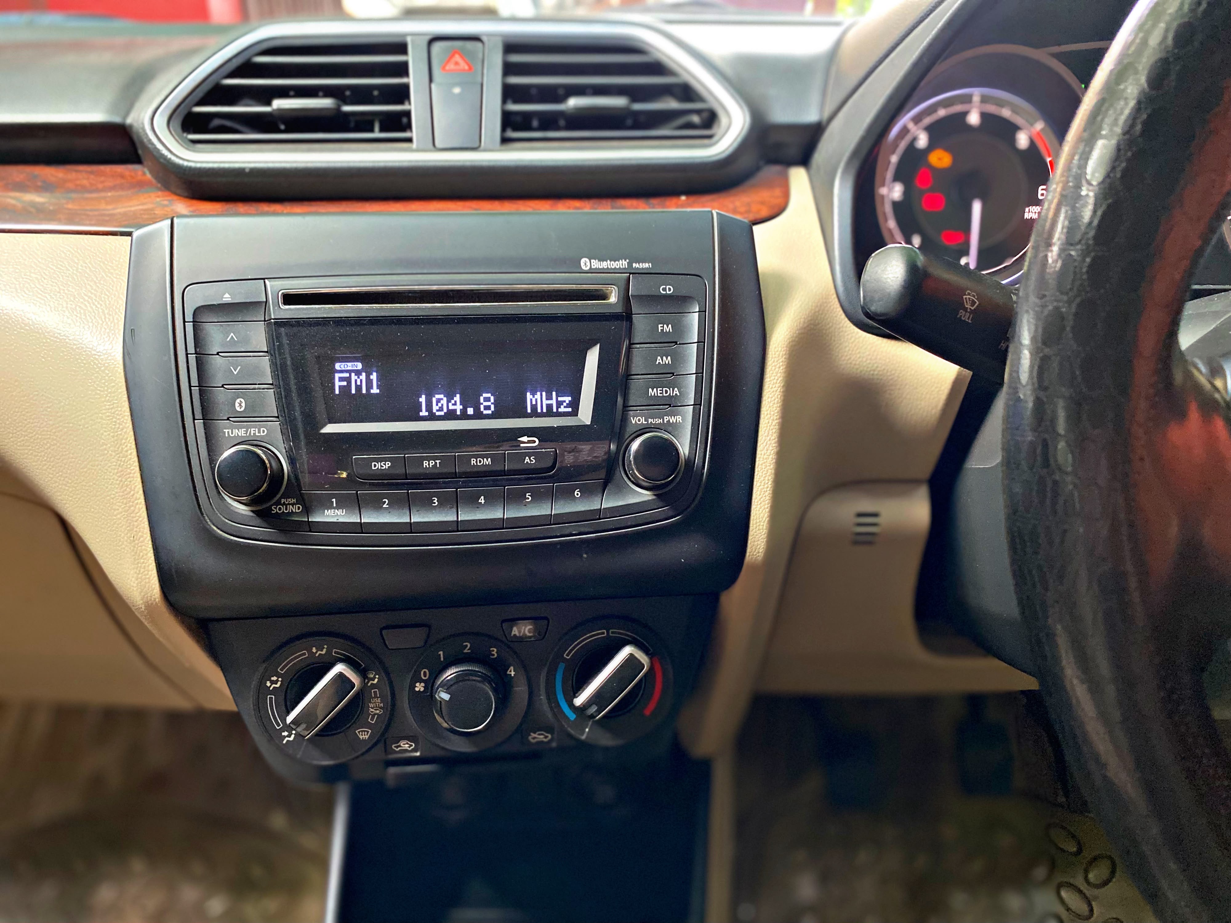 MARUTI SUZUKI SWIFT DZIRE (VDI)