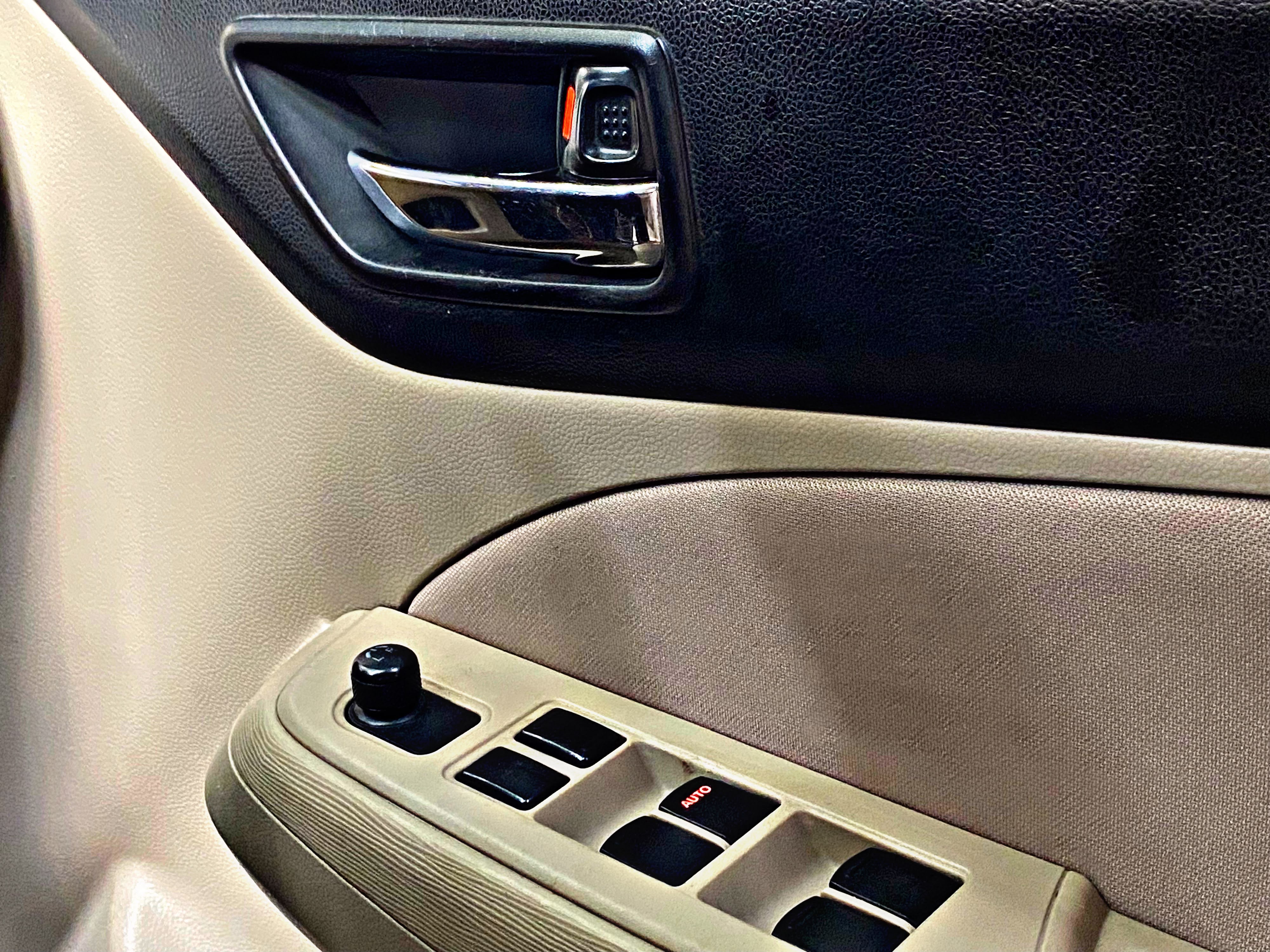 MARUTI SUZUKI SWIFT DZIRE (VDI)