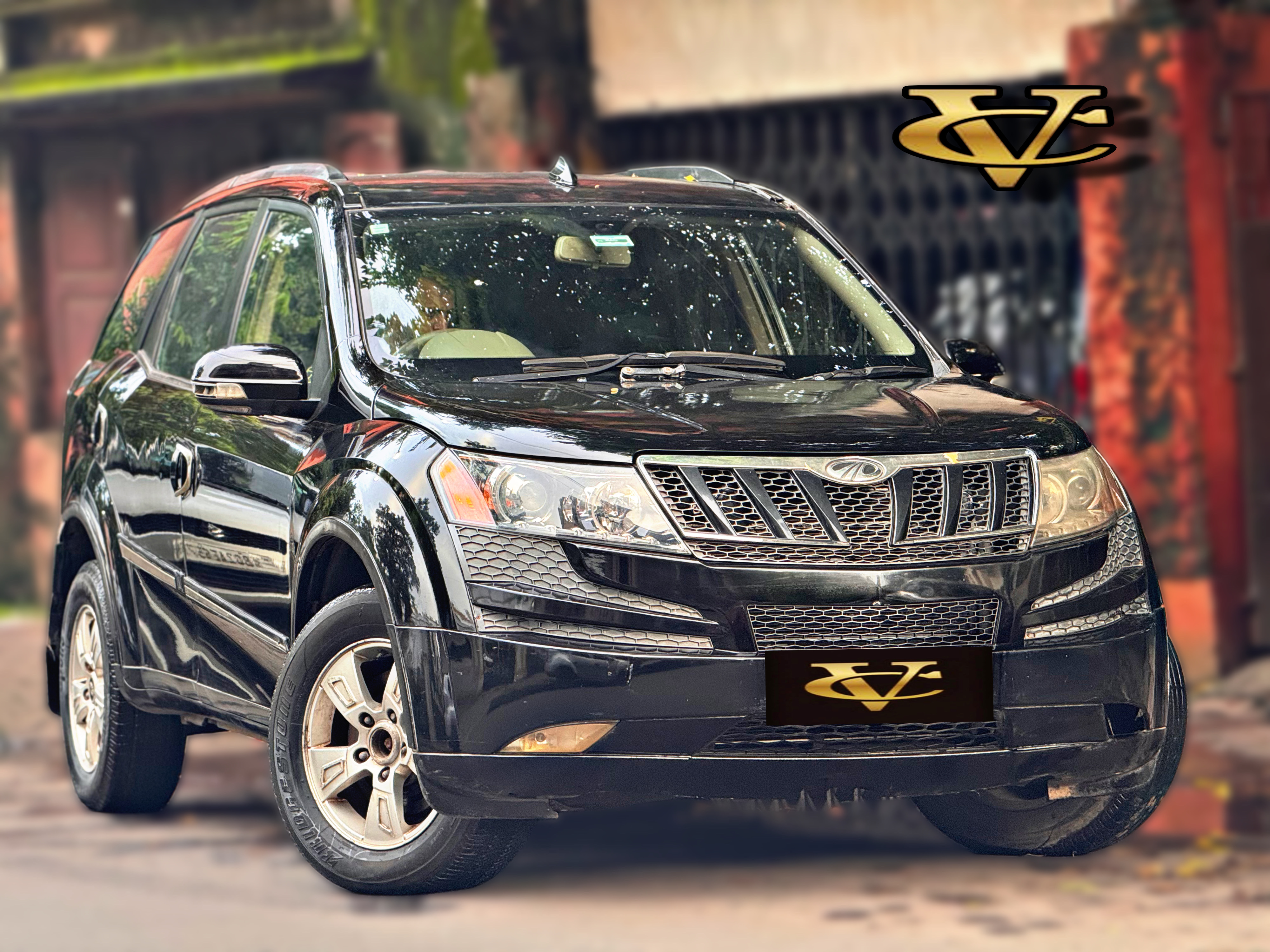MAHINDRA XUV 500 (W8)