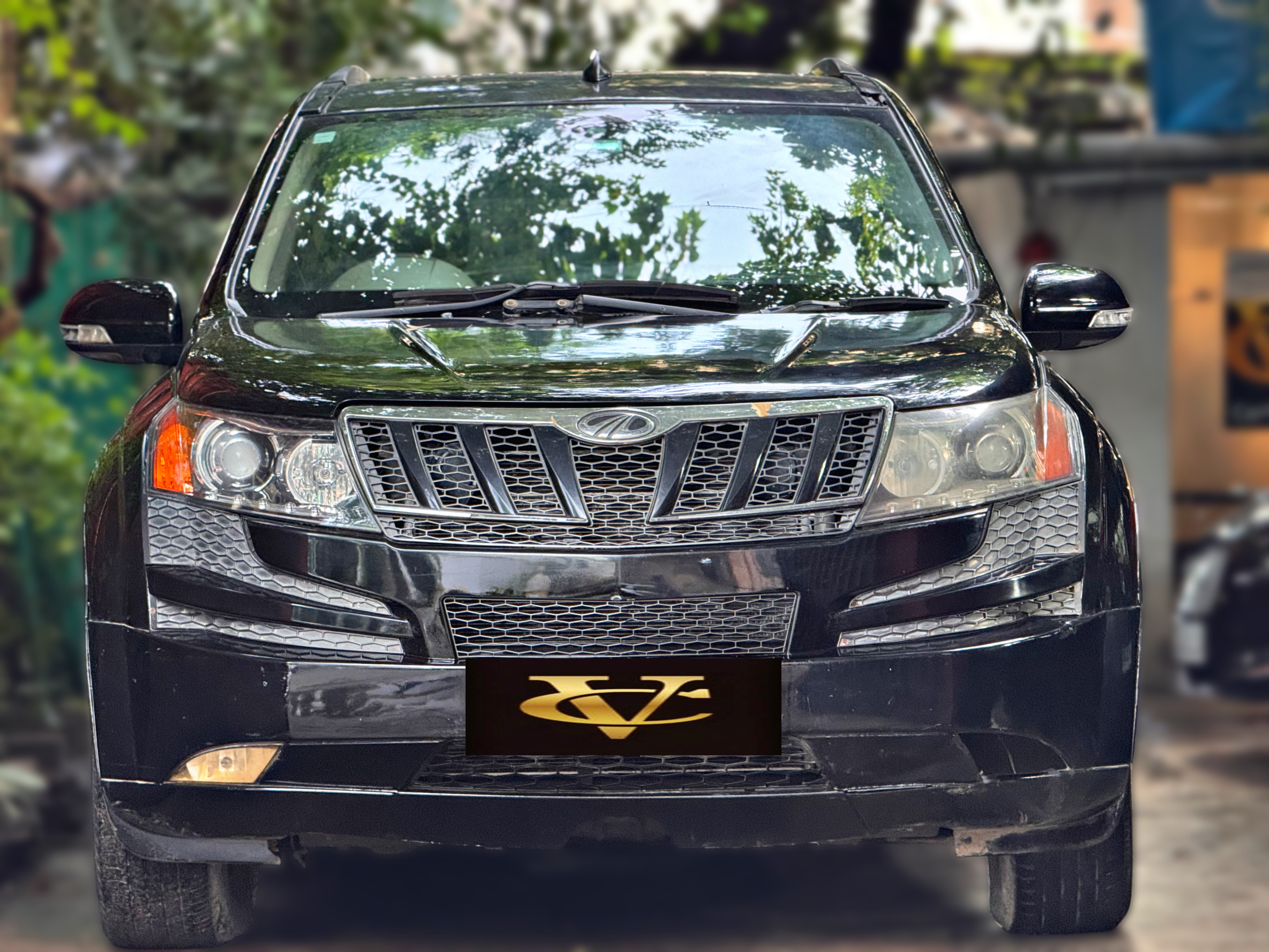 MAHINDRA XUV 500 (W8)