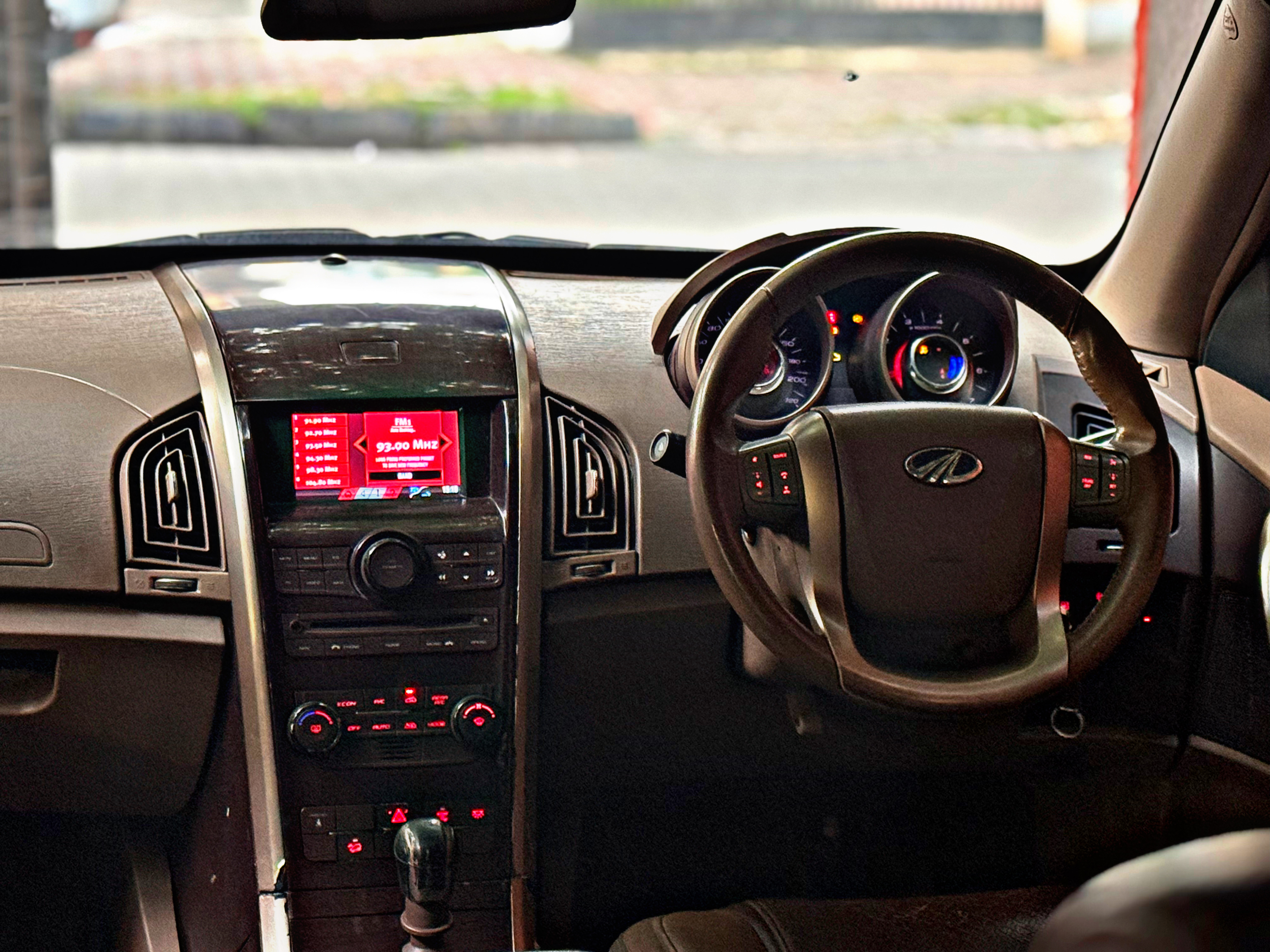 MAHINDRA XUV 500 (W8)
