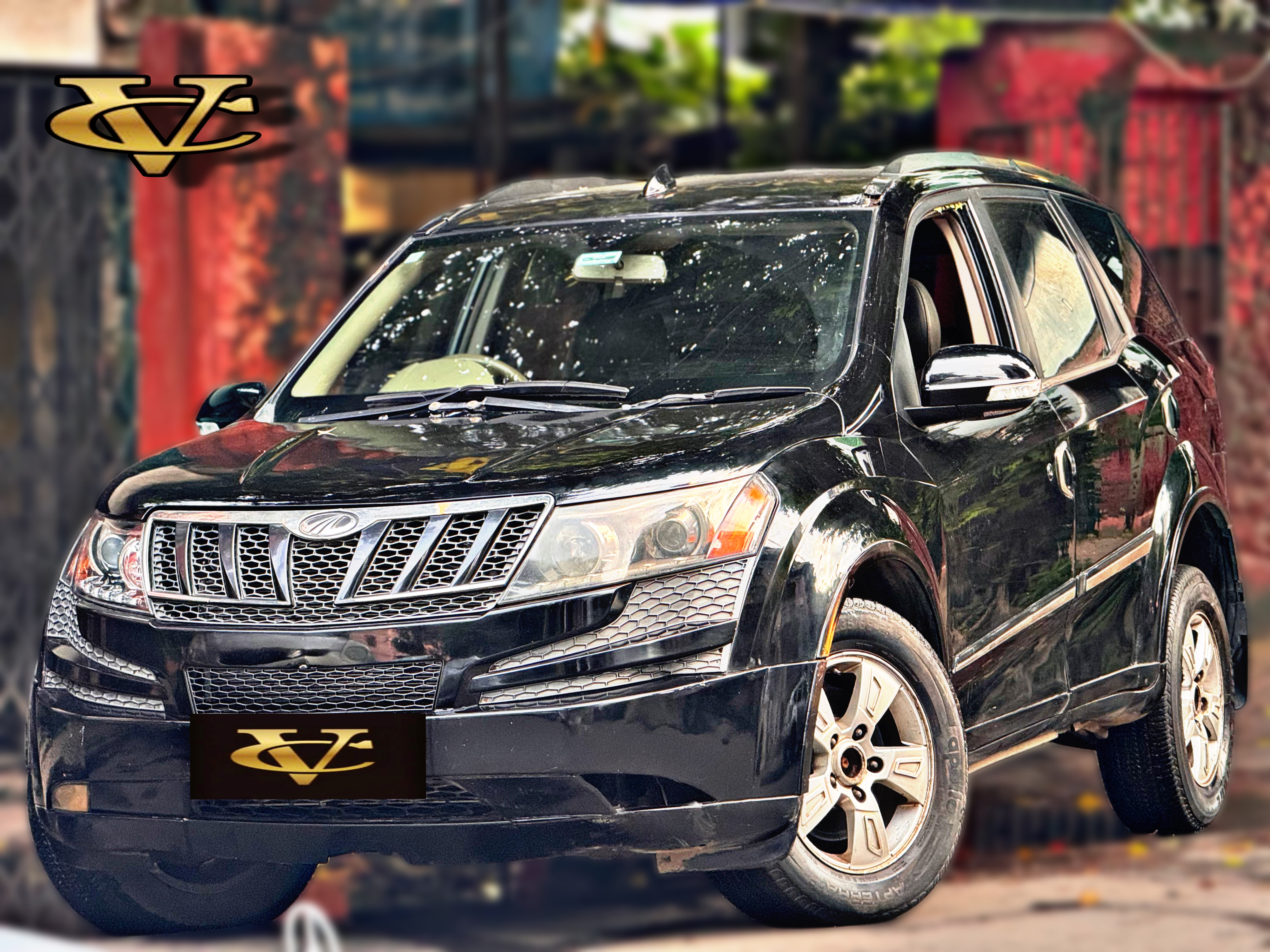 MAHINDRA XUV 500 (W8)