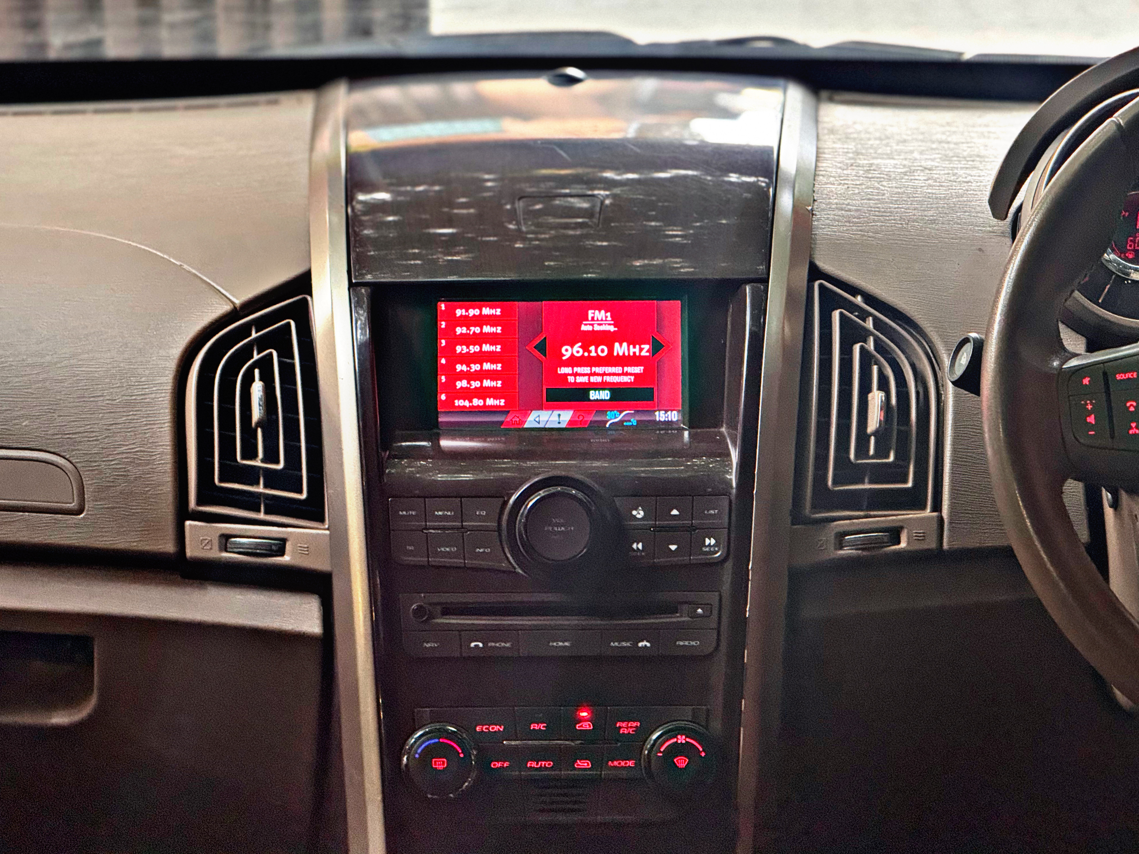 MAHINDRA XUV 500 (W8)