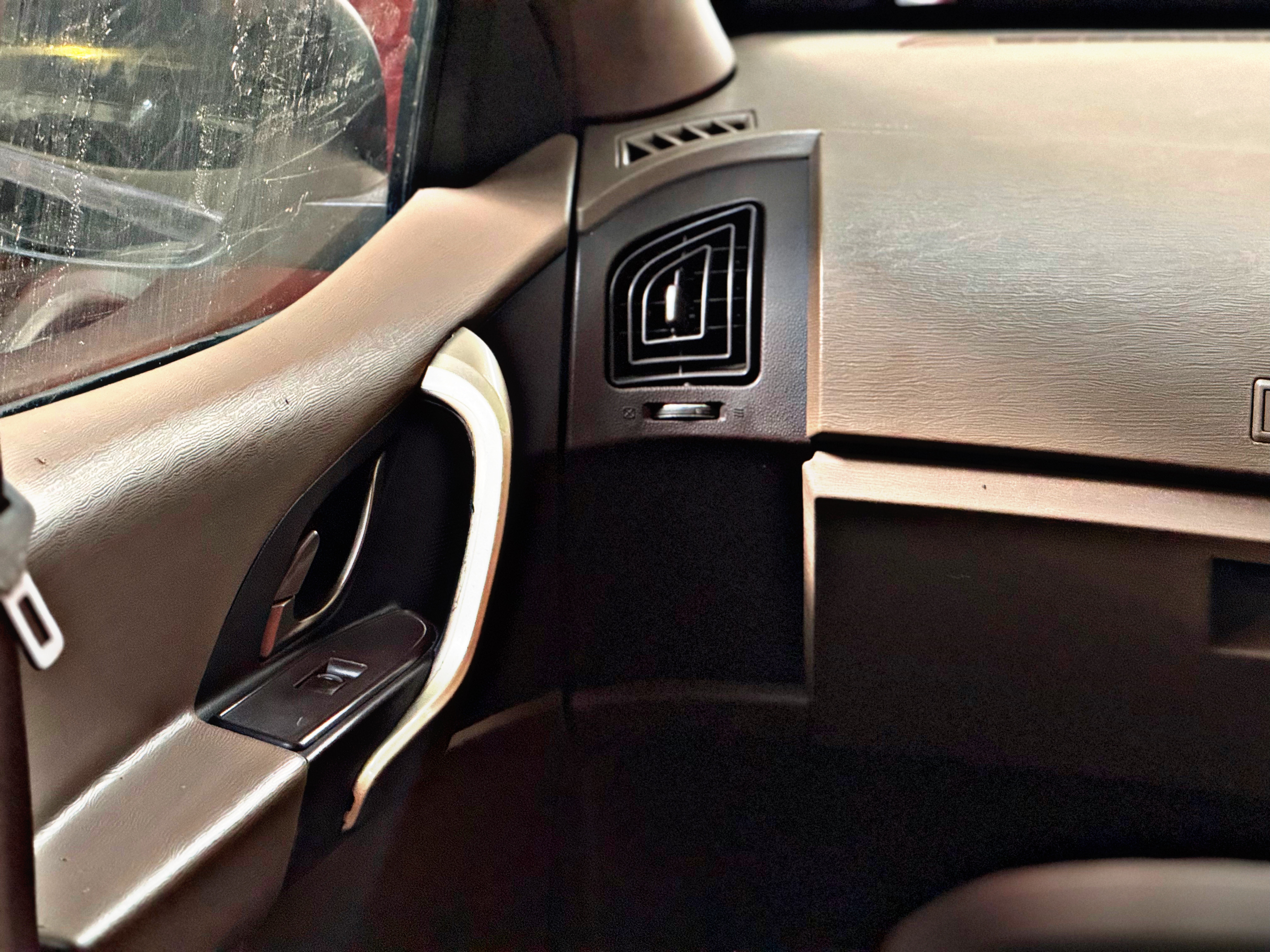 MAHINDRA XUV 500 (W8)