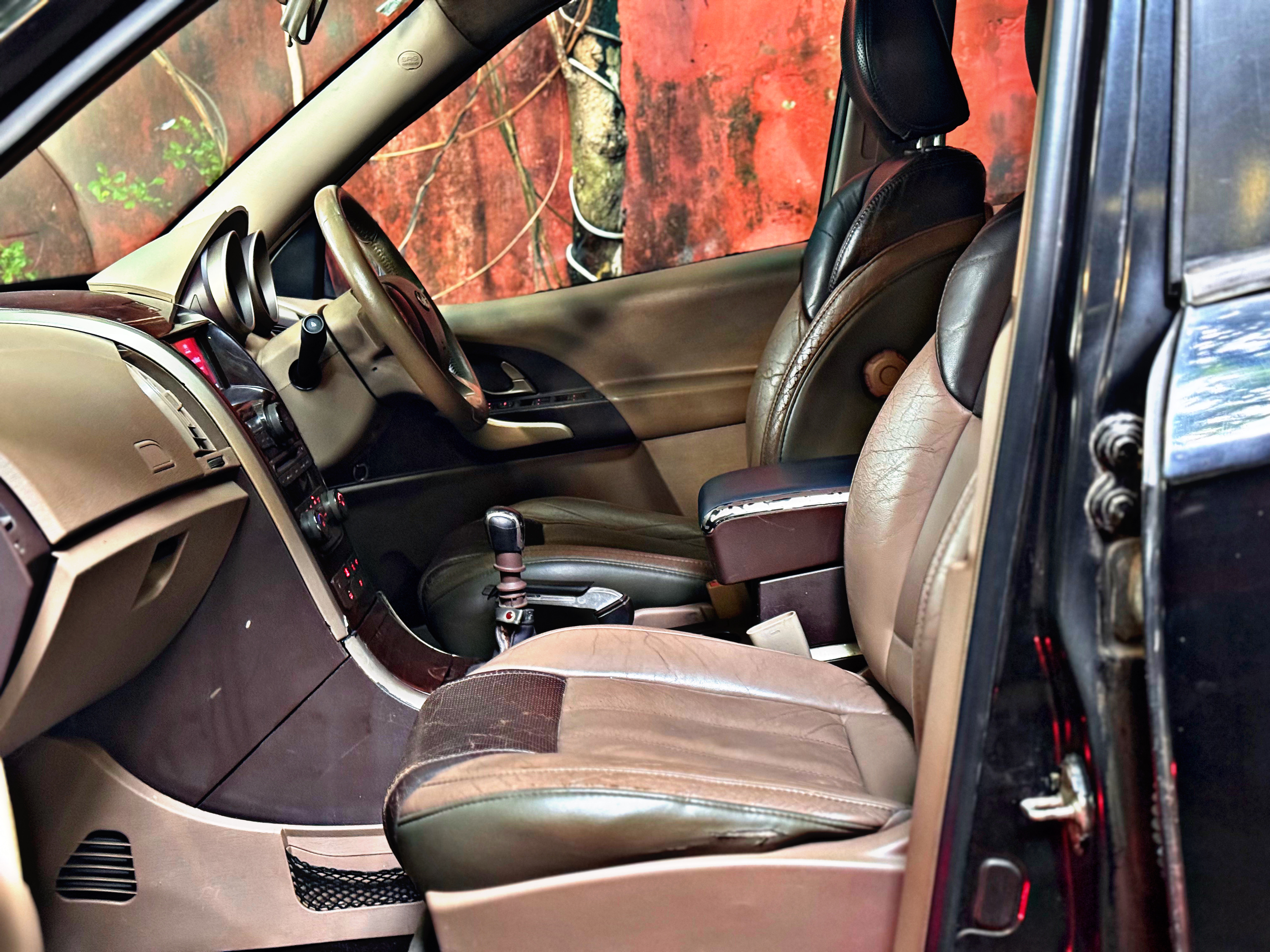 MAHINDRA XUV 500 (W8)