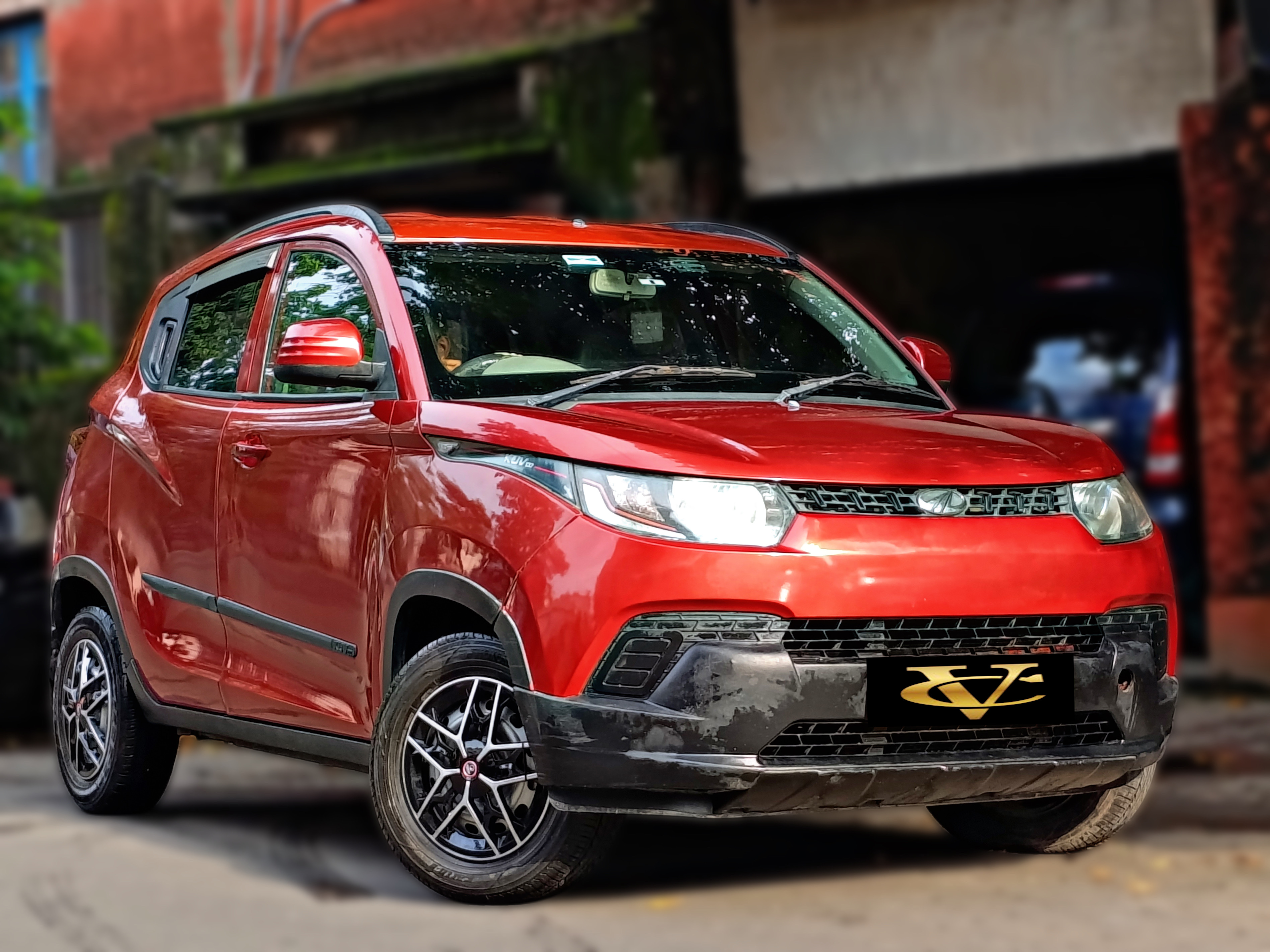 MAHINDRA KUV 100 (K4)