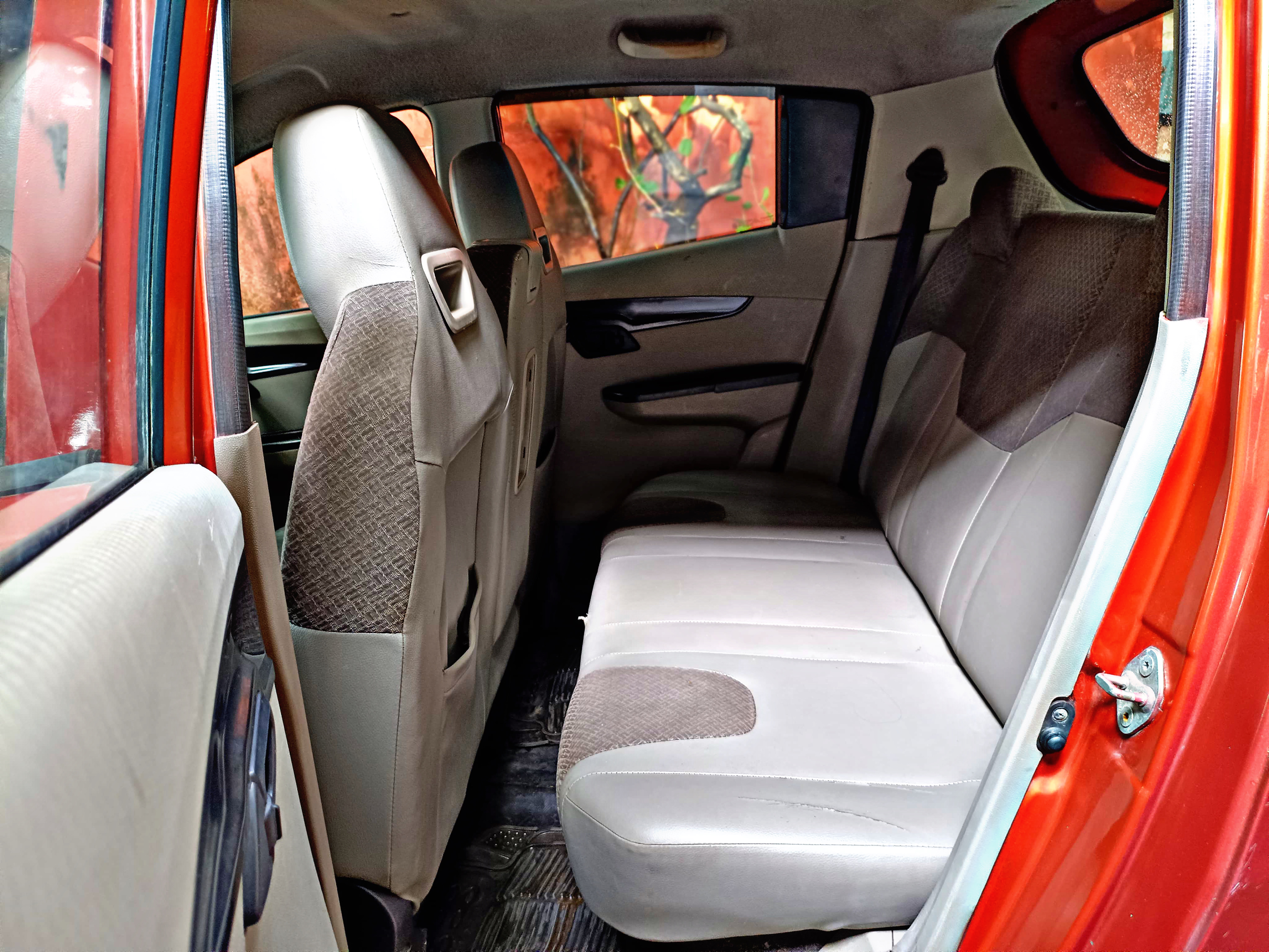 MAHINDRA KUV 100 (K4)